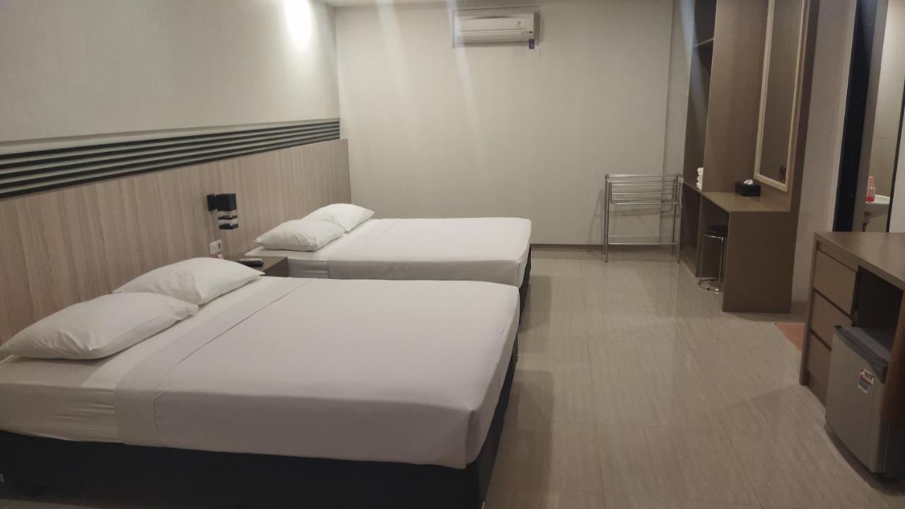 Yobel Hotel Джок'якарта Екстер'єр фото