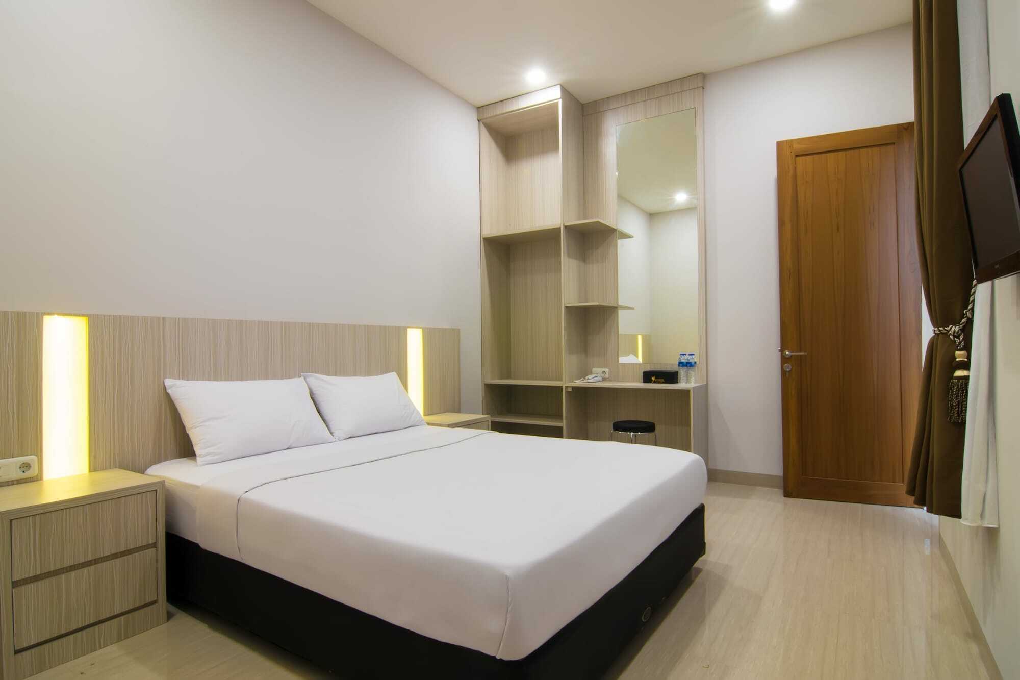 Yobel Hotel Джок'якарта Екстер'єр фото